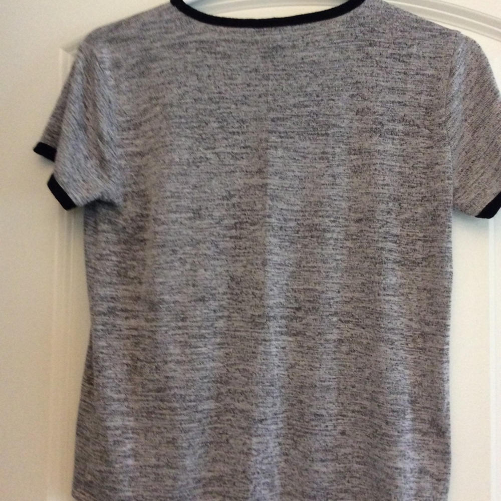 Super cute top! Forever 21 - Picture 3 of 6